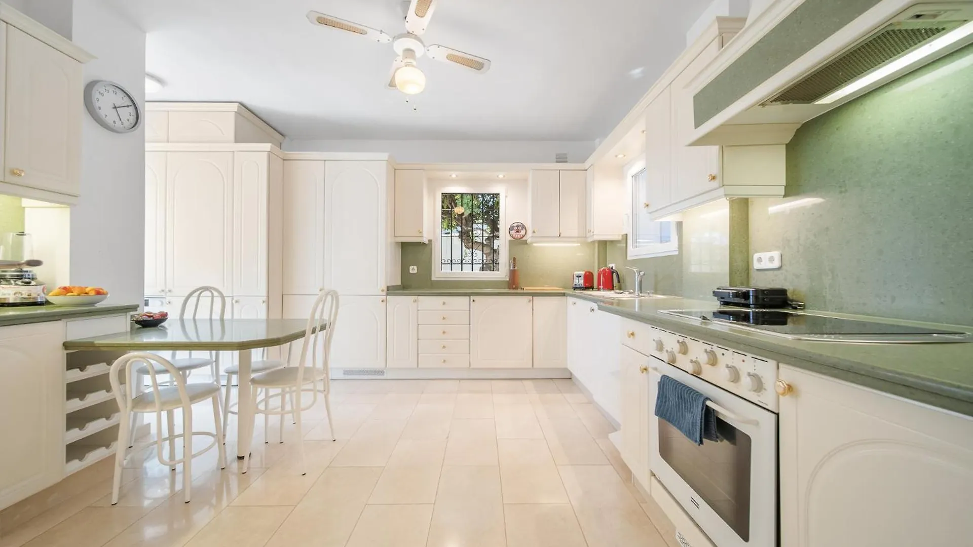 Wonderful Family Villa With Sea View, El Rosario 마르베야