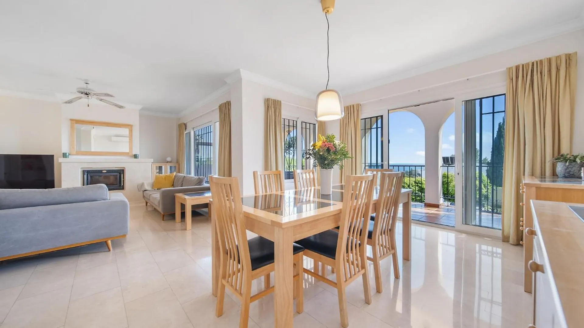 Wonderful Family Villa With Sea View, El Rosario 마르베야